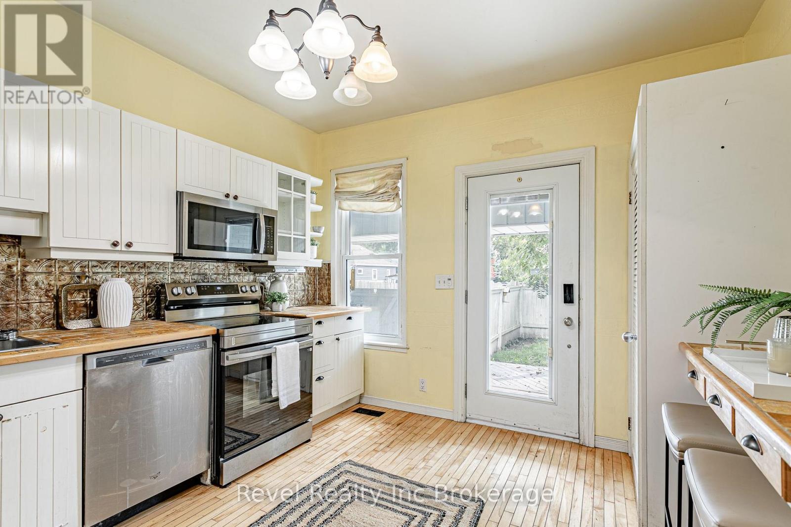 126 Huron Street Property Photo 15