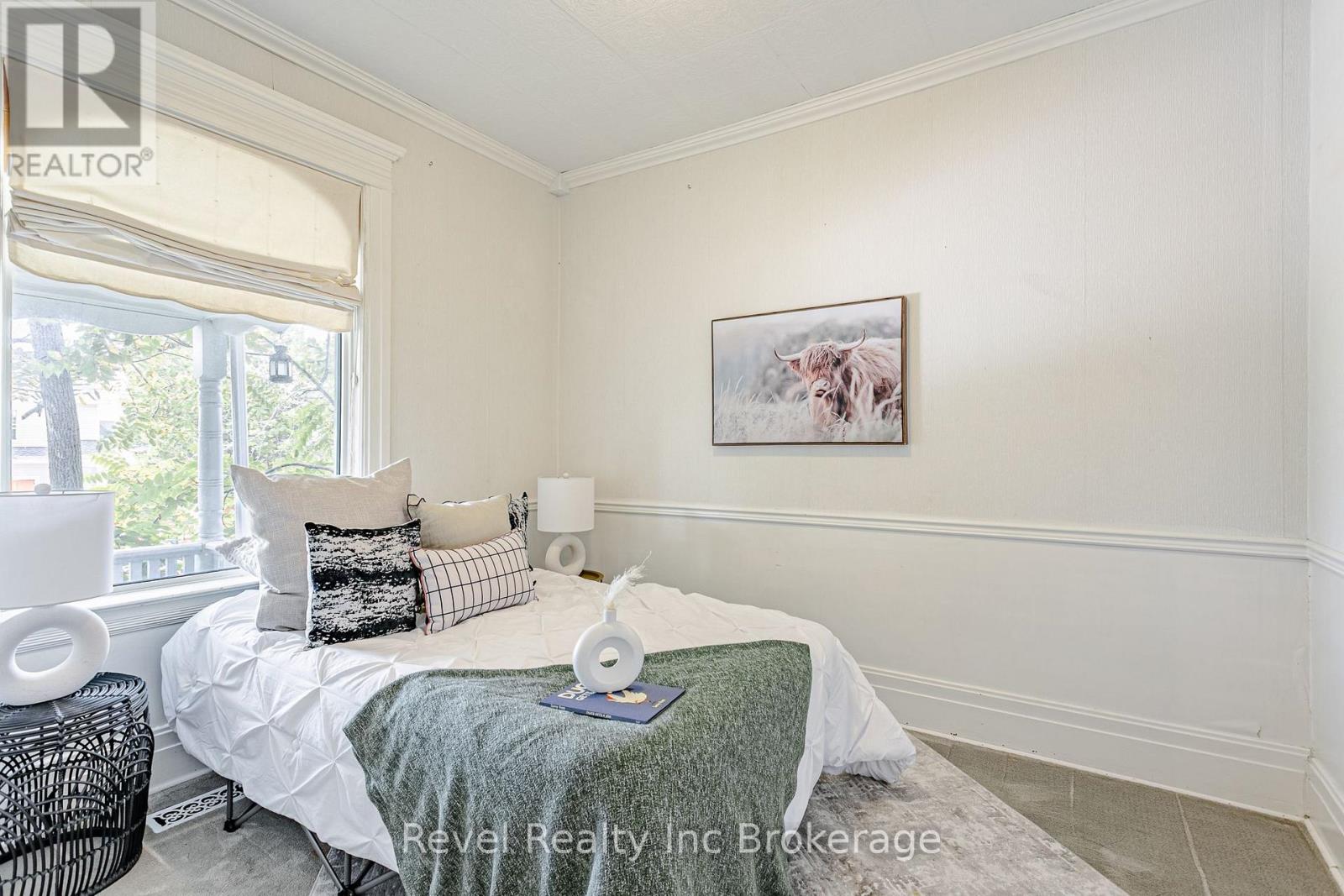 126 Huron Street Property Photo 17