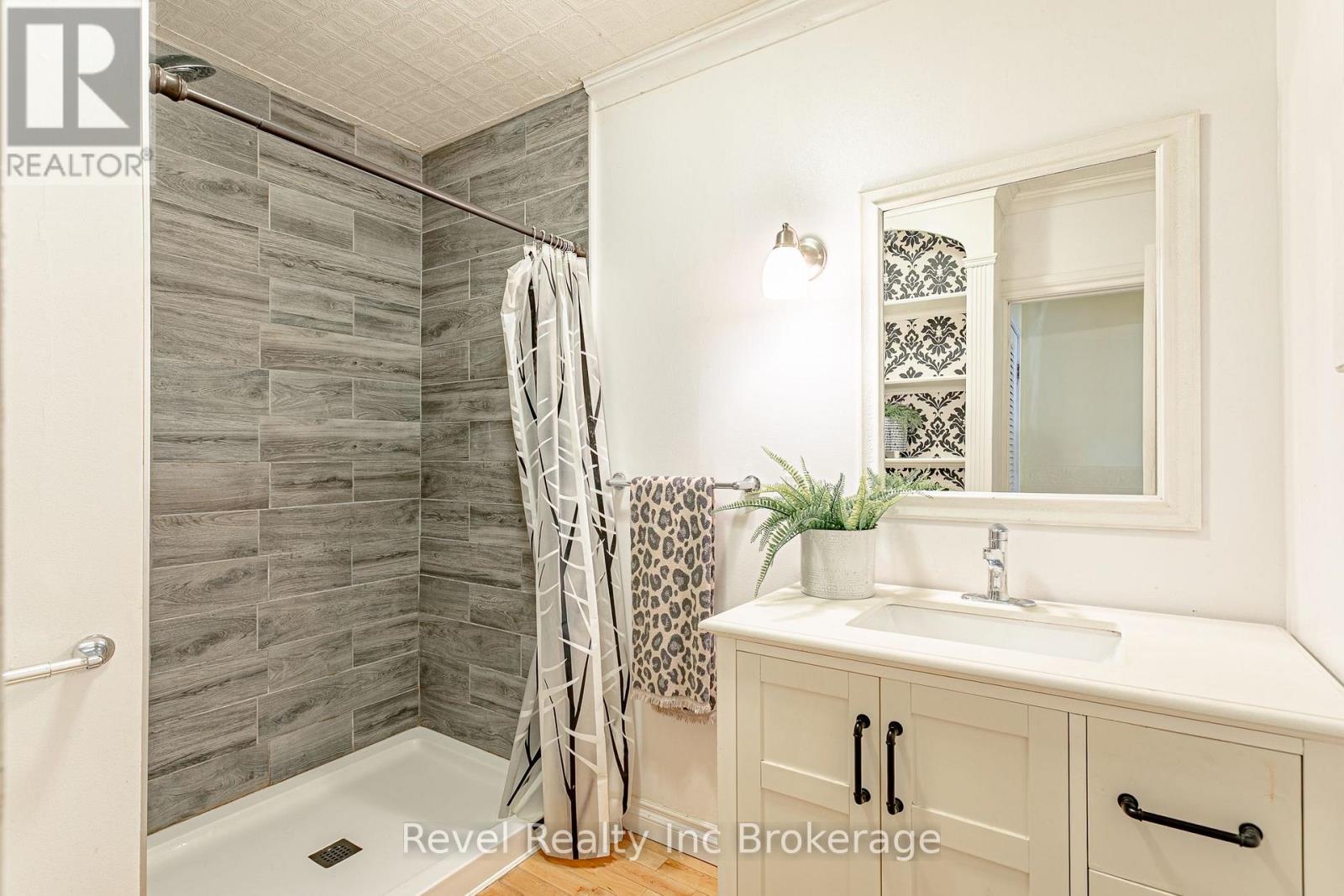 126 Huron Street Property Photo 19