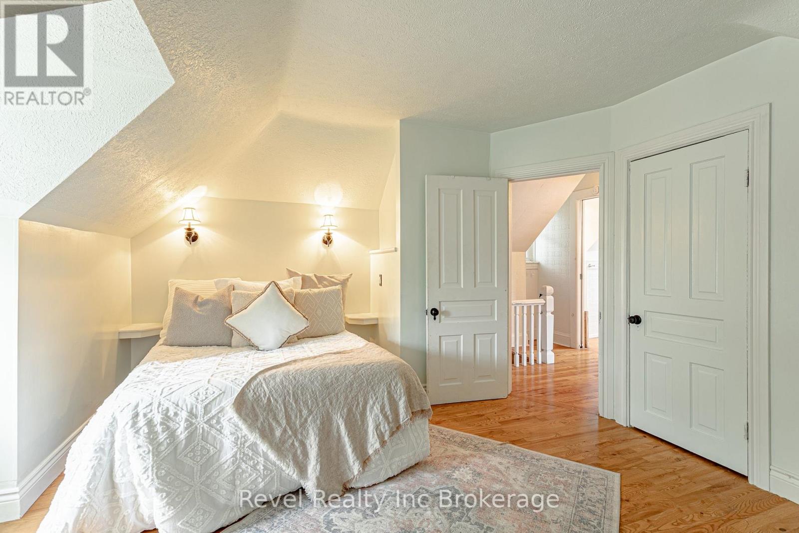 126 Huron Street Property Photo 21