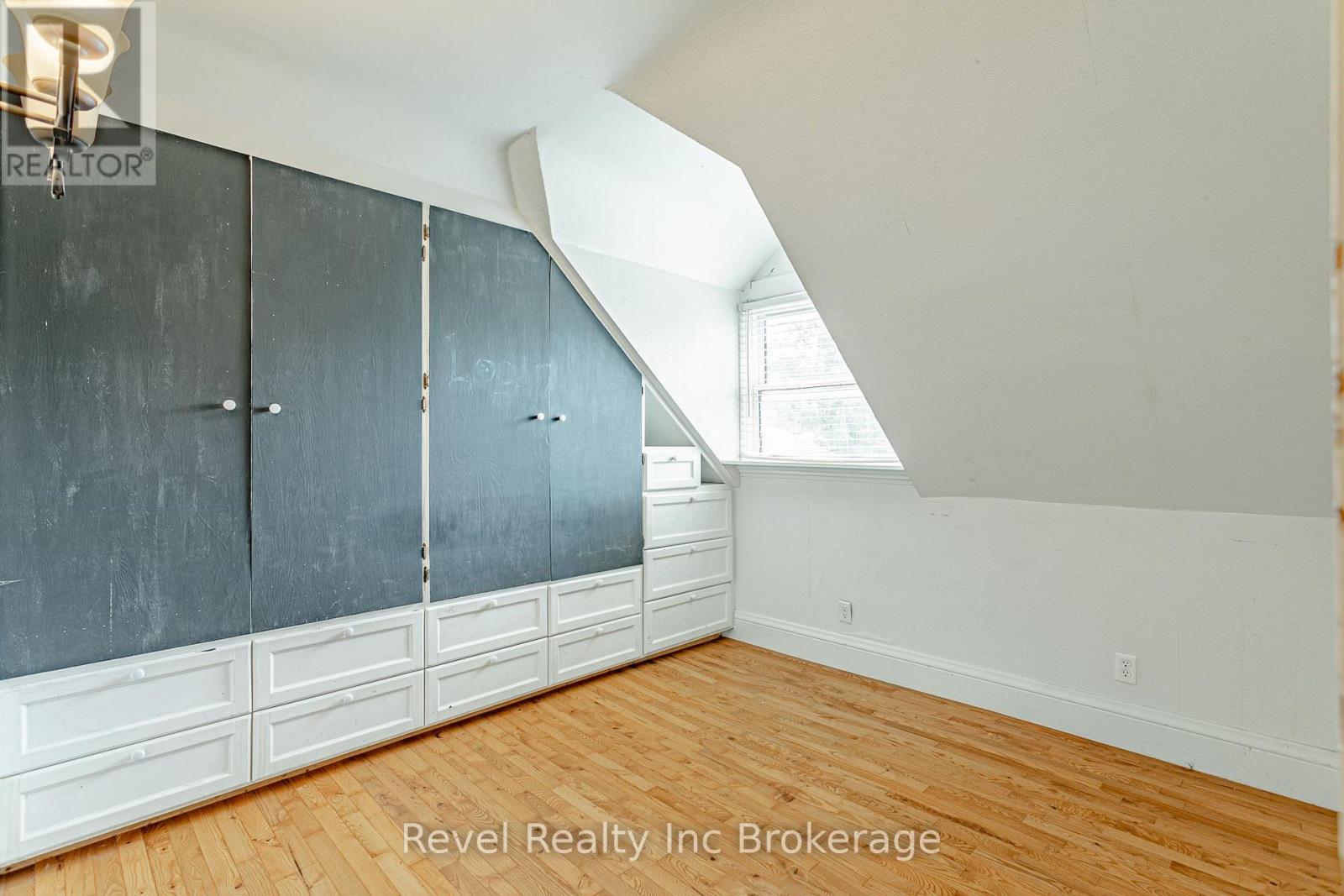 126 Huron Street Property Photo 22