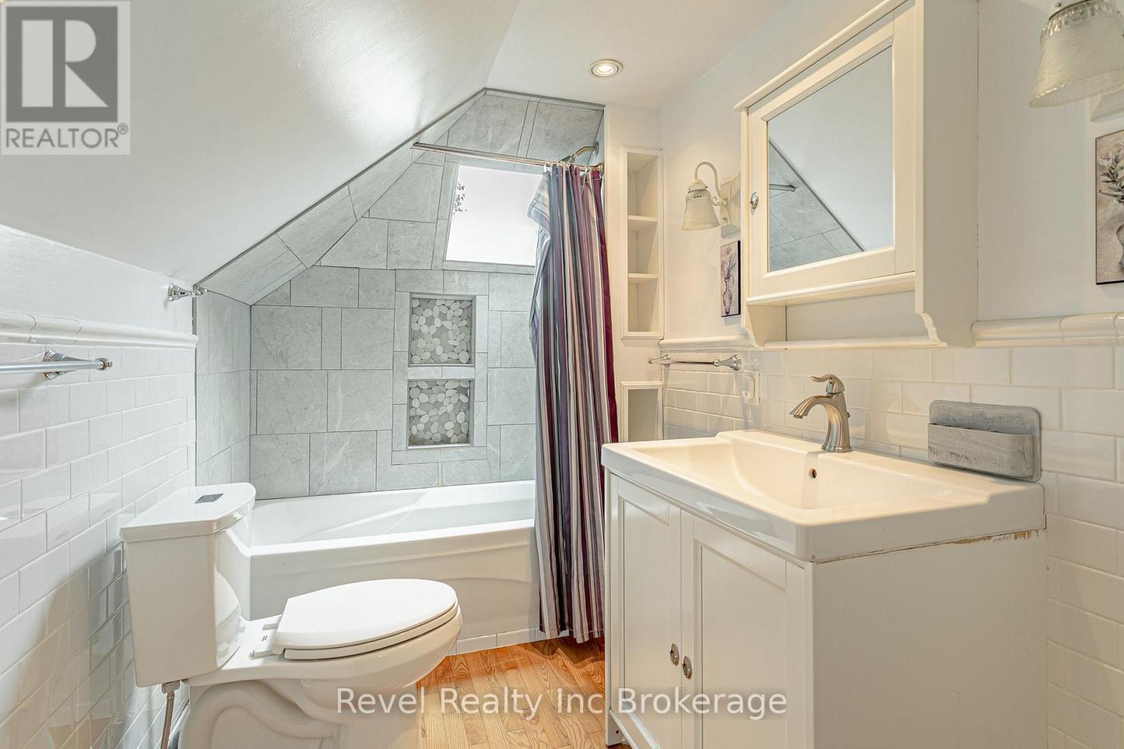 126 Huron Street Property Photo 23