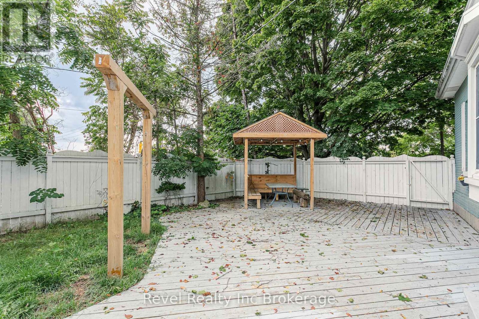 126 Huron Street Property Photo 24