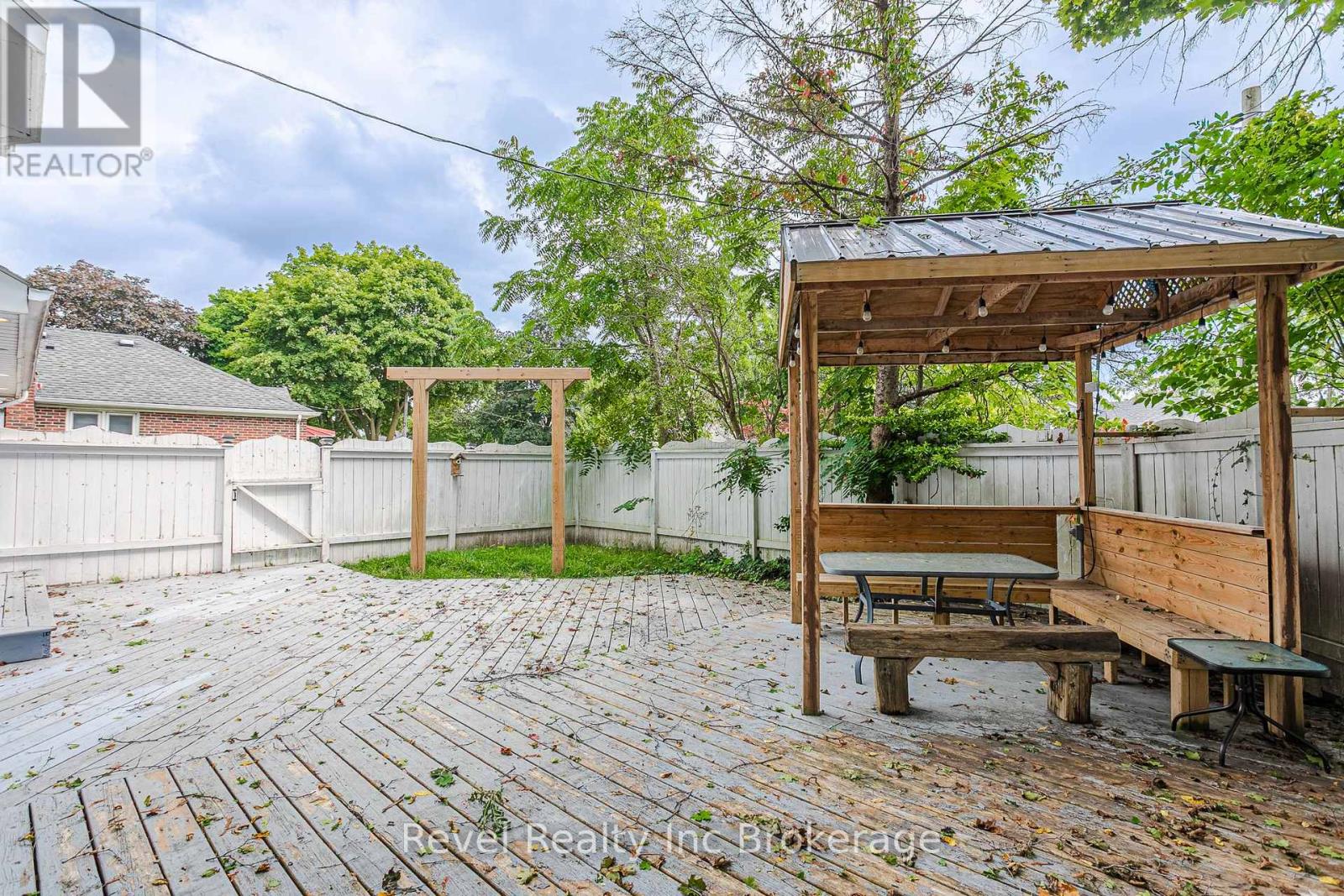 126 Huron Street Property Photo 25
