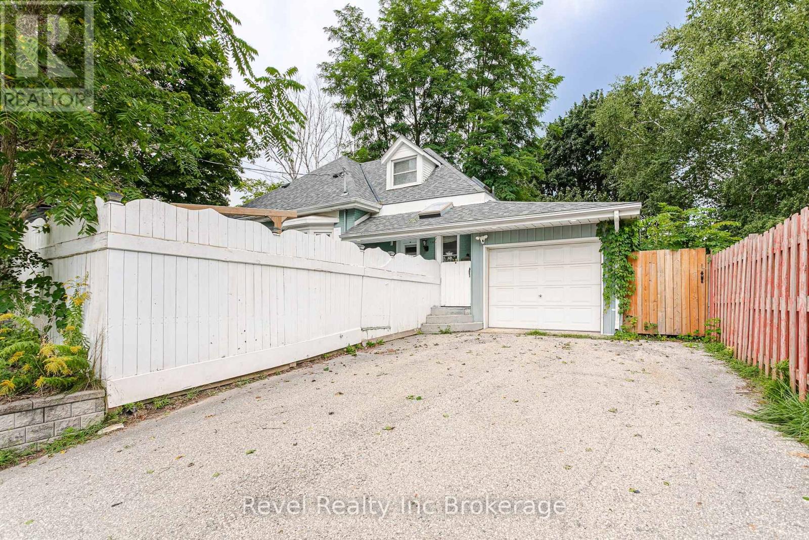 126 Huron Street Property Photo 26