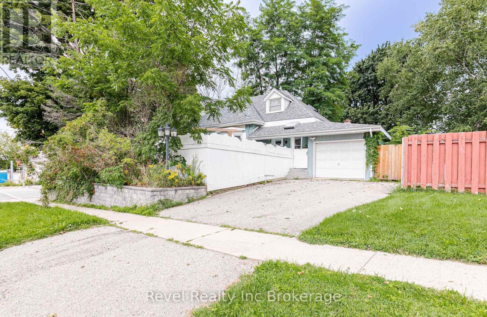 126 Huron Street Property Photo 27