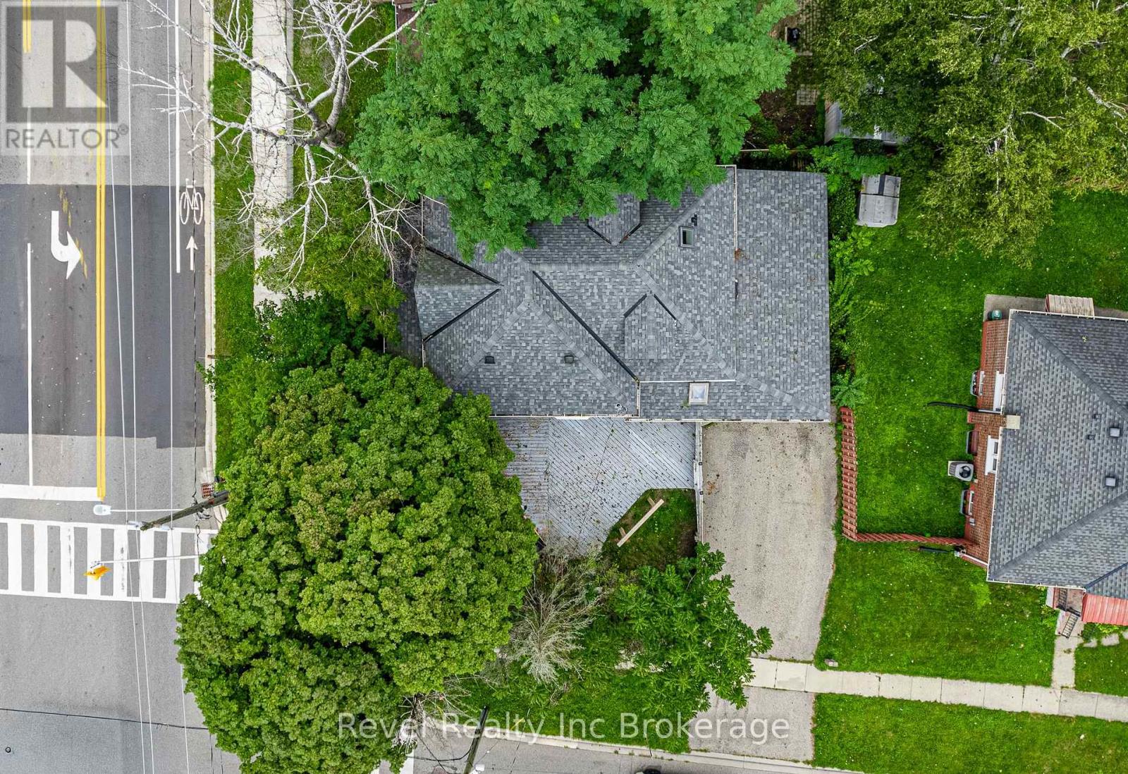 126 Huron Street Property Photo 28