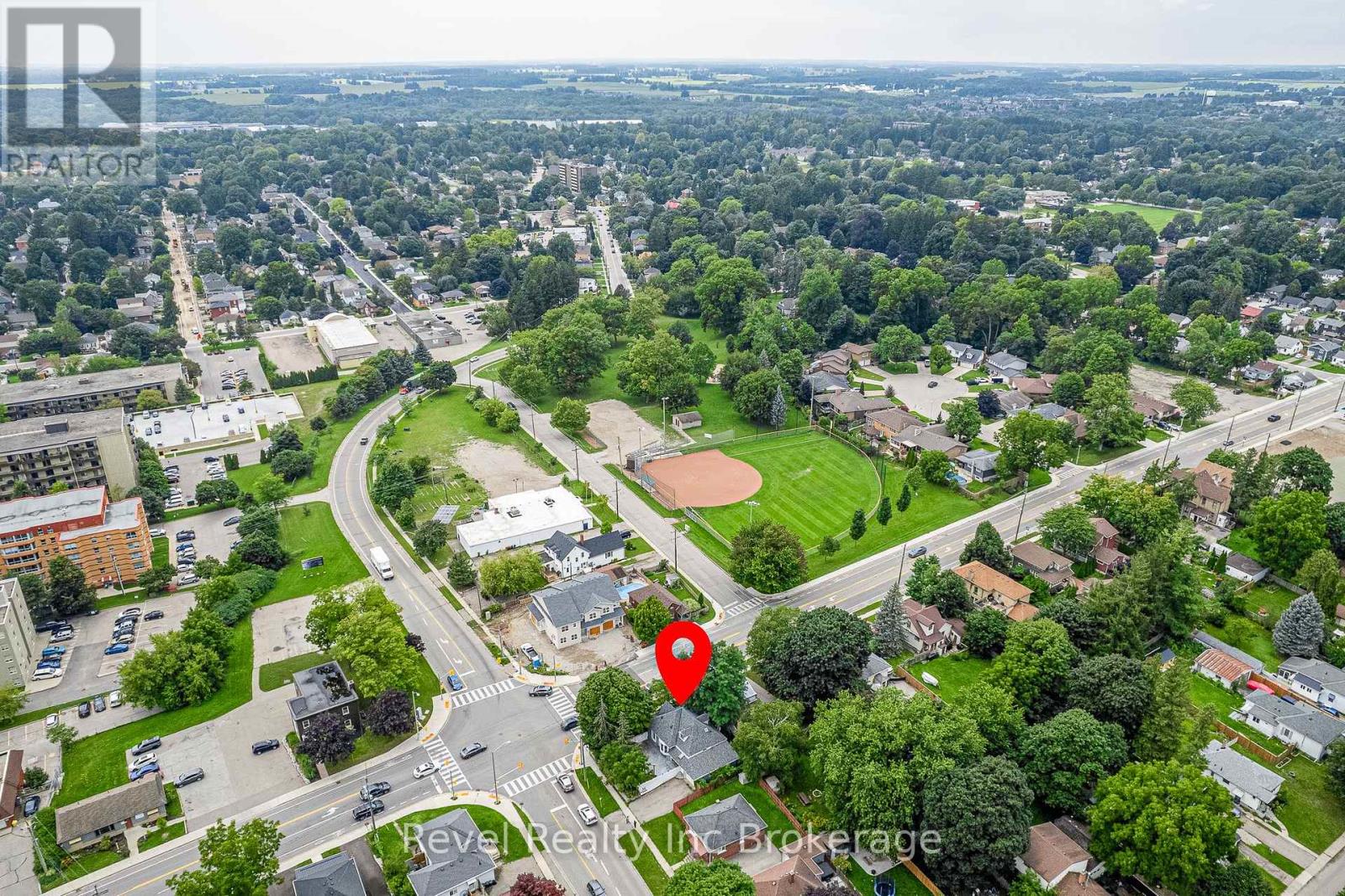 126 Huron Street Property Photo 29