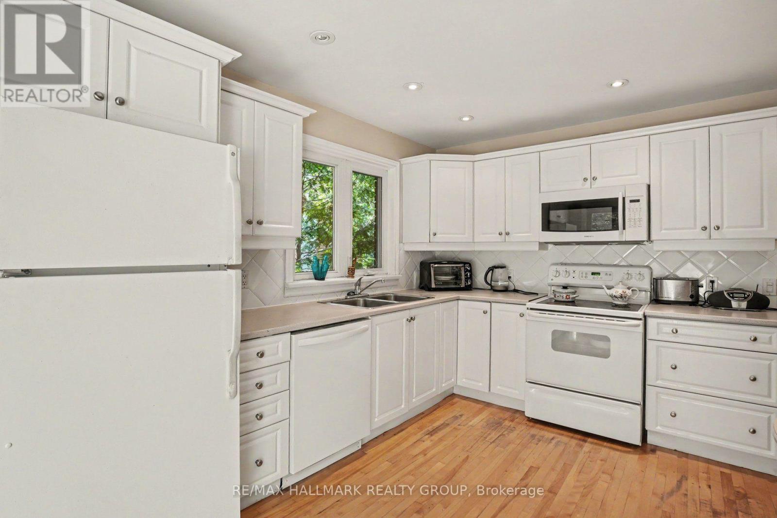 2 - 657 Golden Avenue Property Photo 10