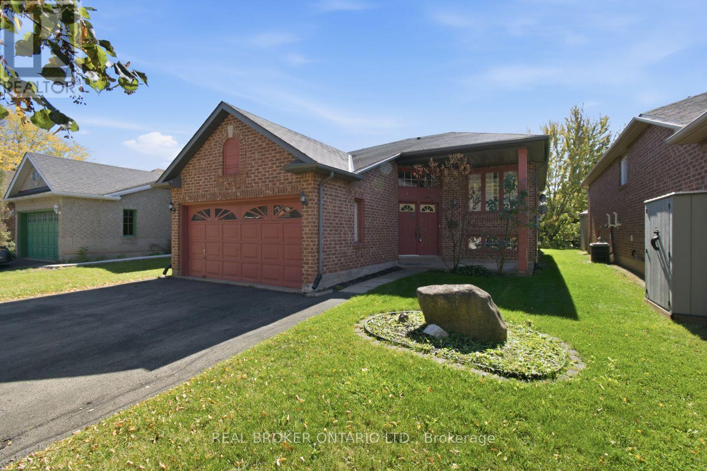 23 Madison Court W Property Photo 2