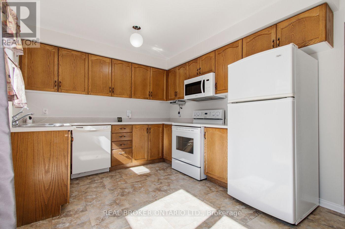 23 Madison Court W Property Photo 5