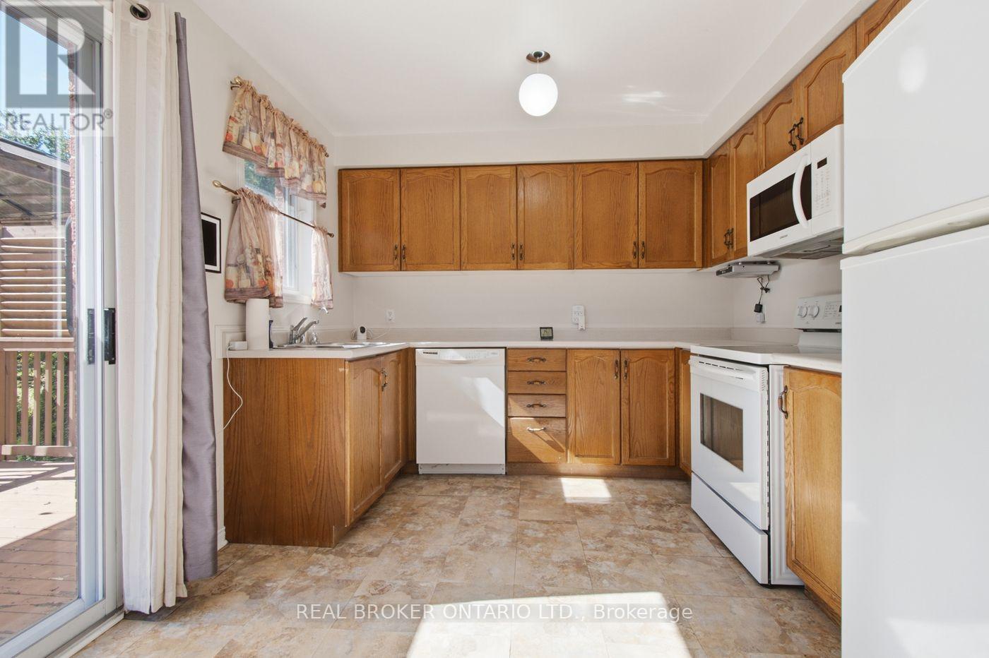 23 Madison Court W Property Photo 7