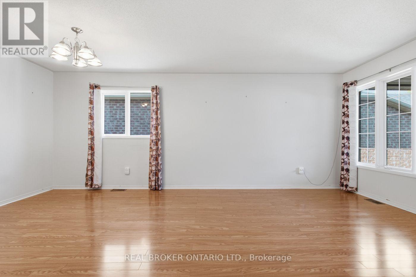 23 Madison Court W Property Photo 13