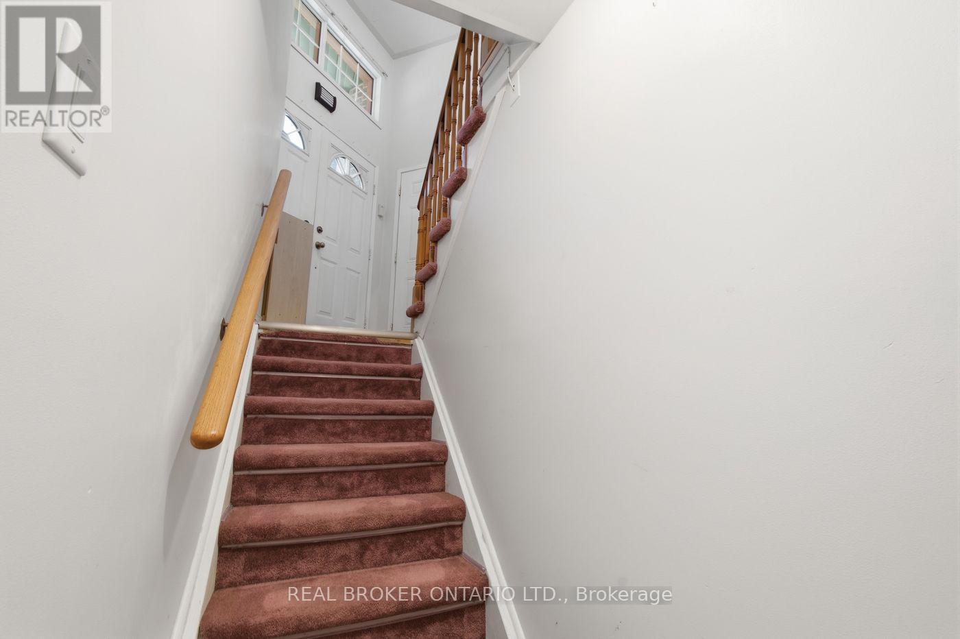 23 Madison Court W Property Photo 15