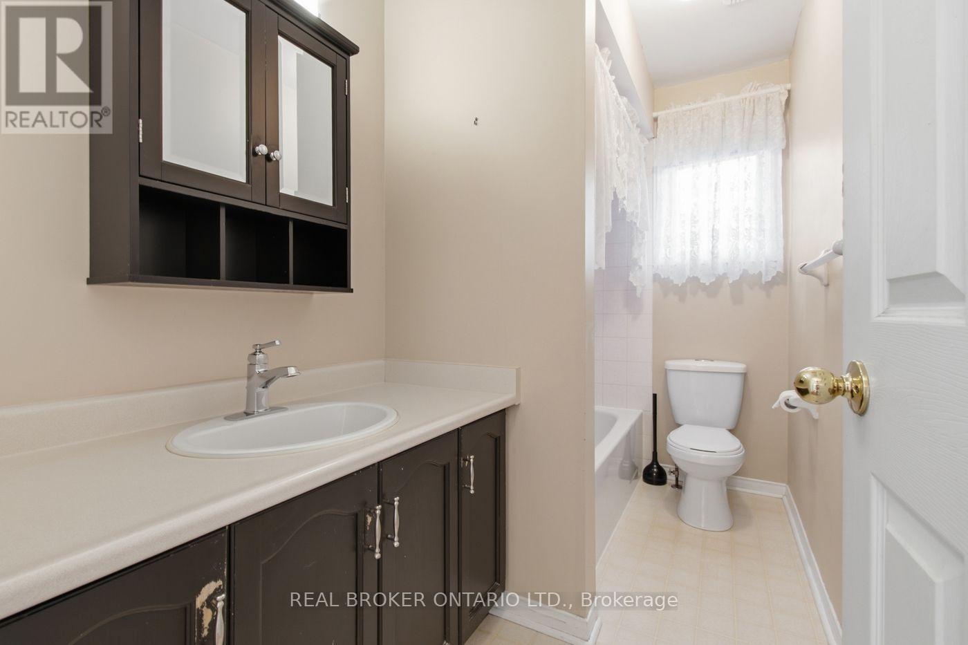 23 Madison Court W Property Photo 17
