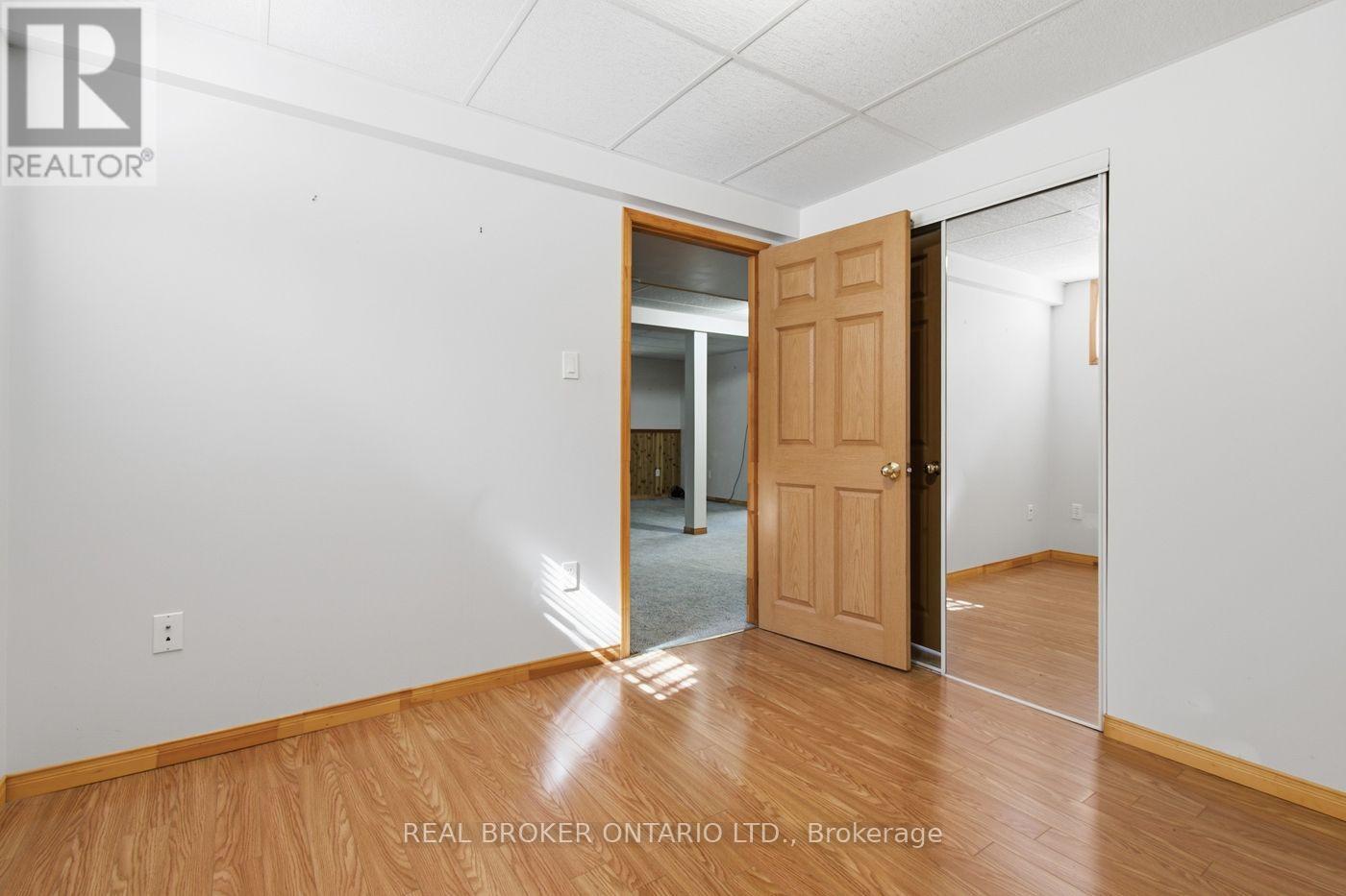 23 Madison Court W Property Photo 33
