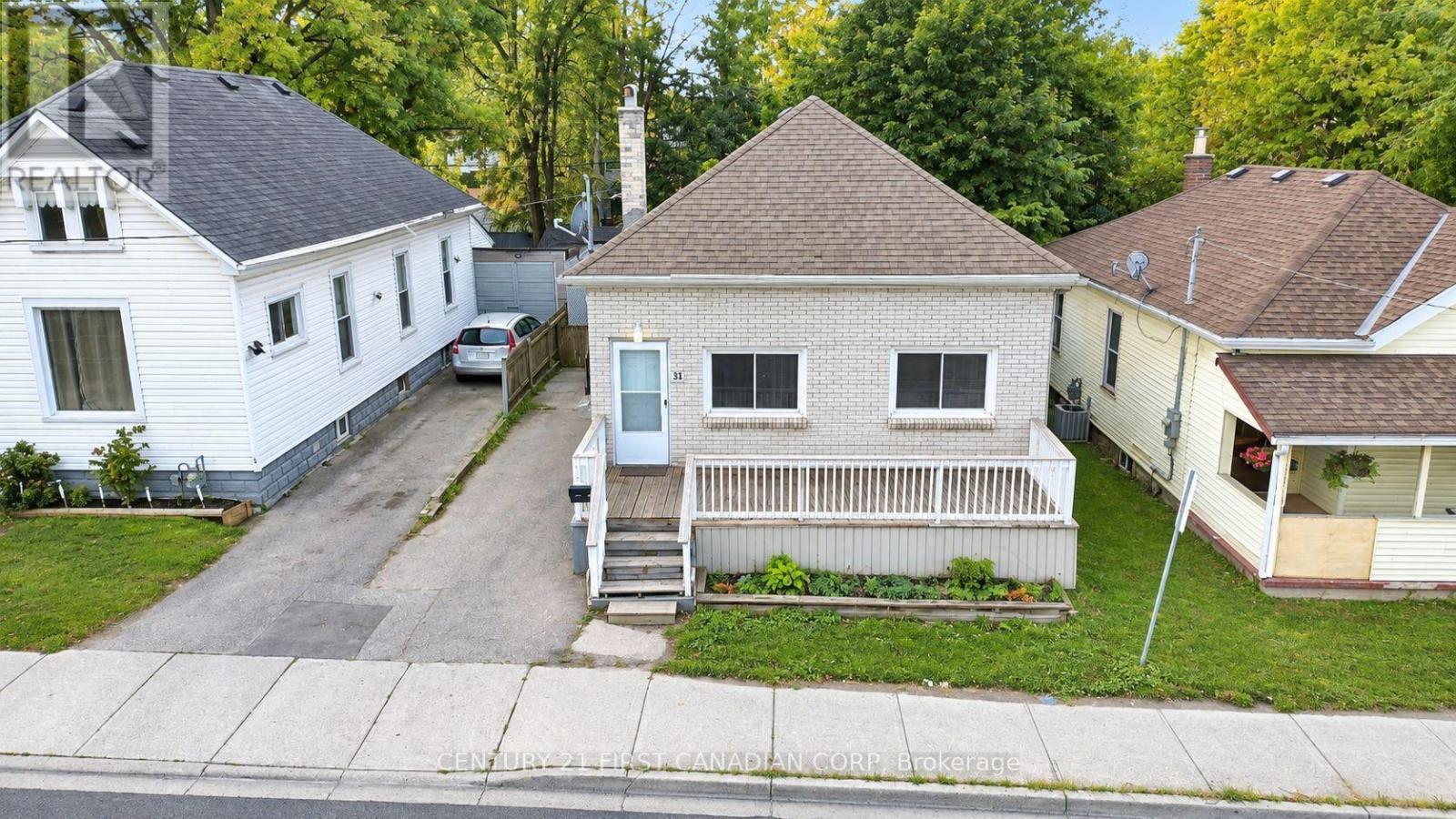 Lower - 31 Adelaide Street S Property Photo 1