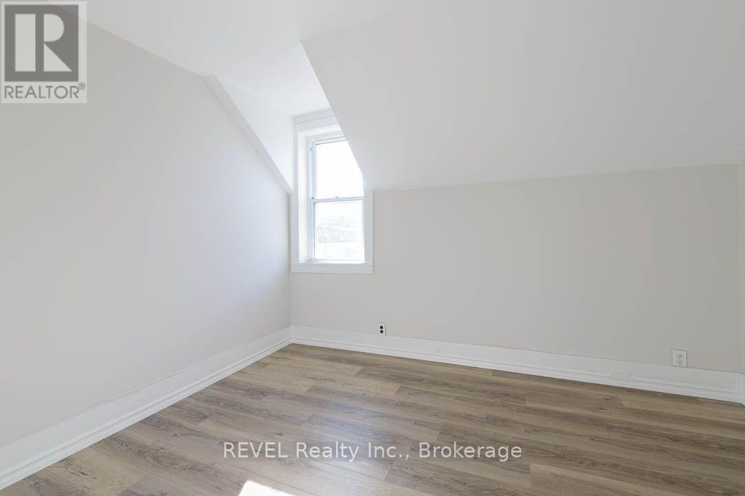 389 Glendale Avenue Property Photo 19