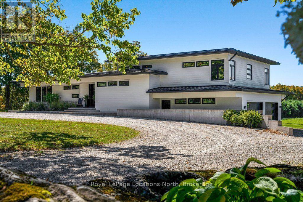 555130 Sixth Line Property Photo 1