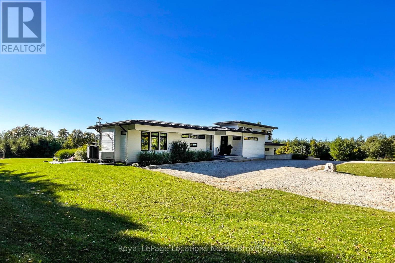 555130 Sixth Line Property Photo 2