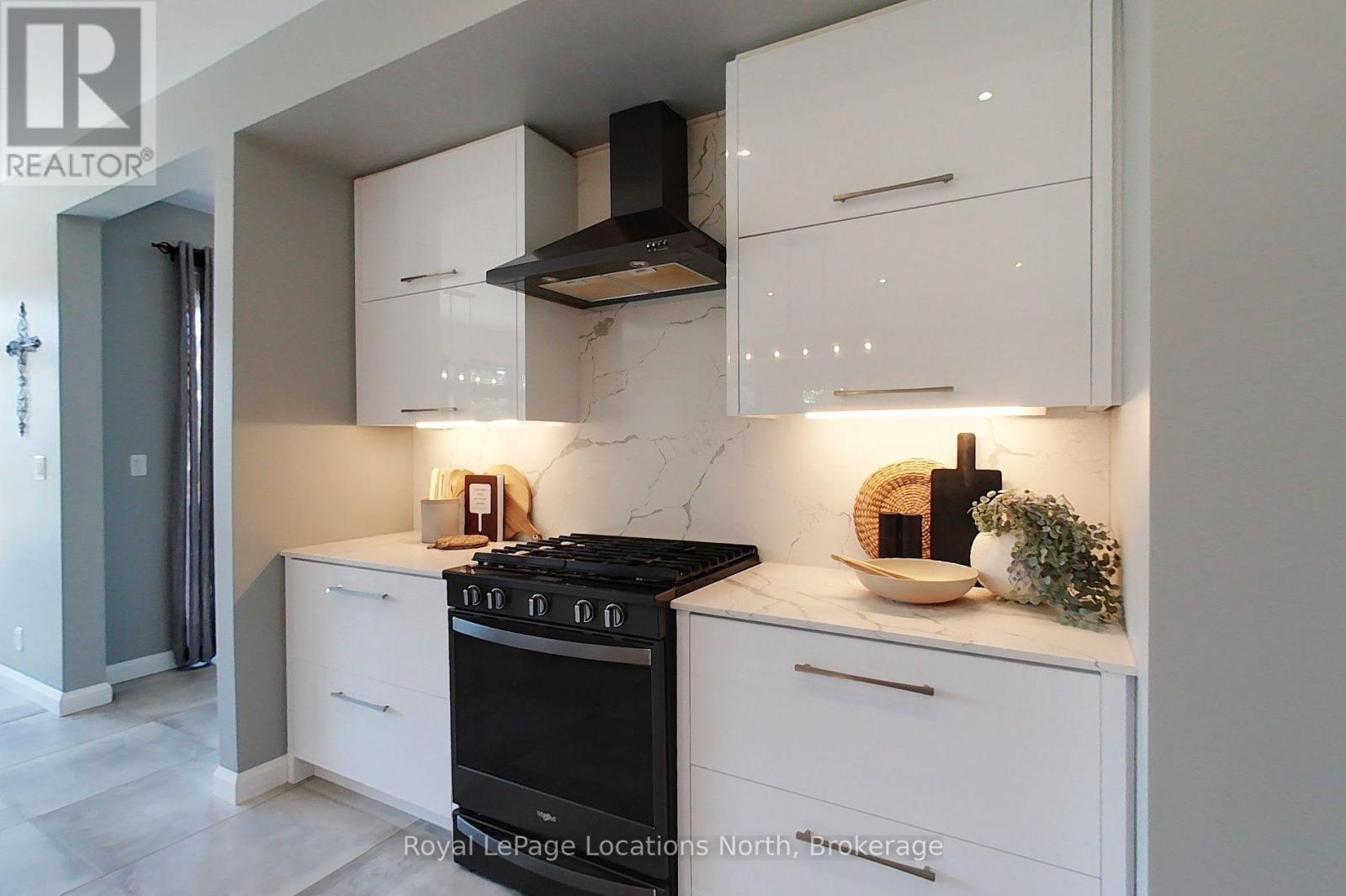 555130 Sixth Line Property Photo 12