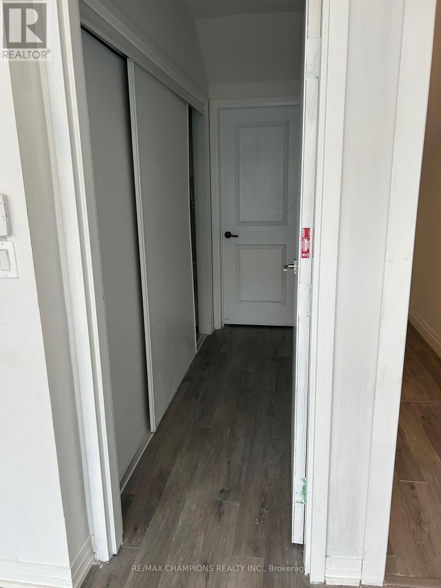585 Colborne Street Property Photo 4