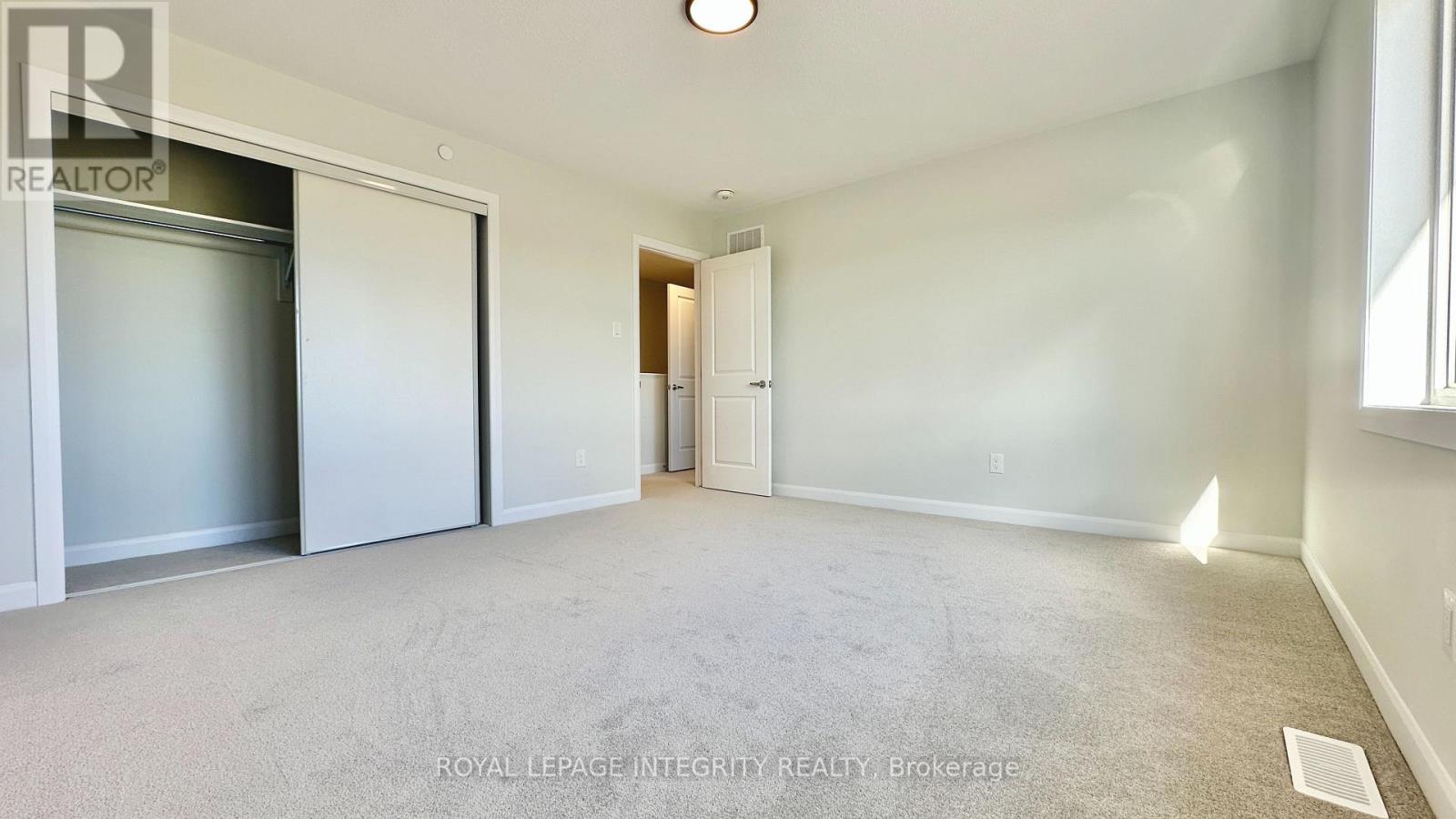 22 - 1001 Glenroy Gilbert Drive Property Photo 12