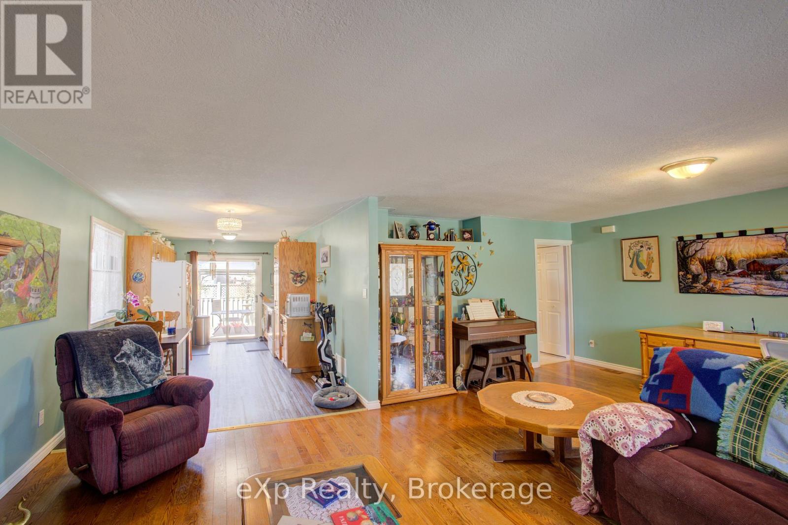 685 Reserve Avenue S Property Photo 8