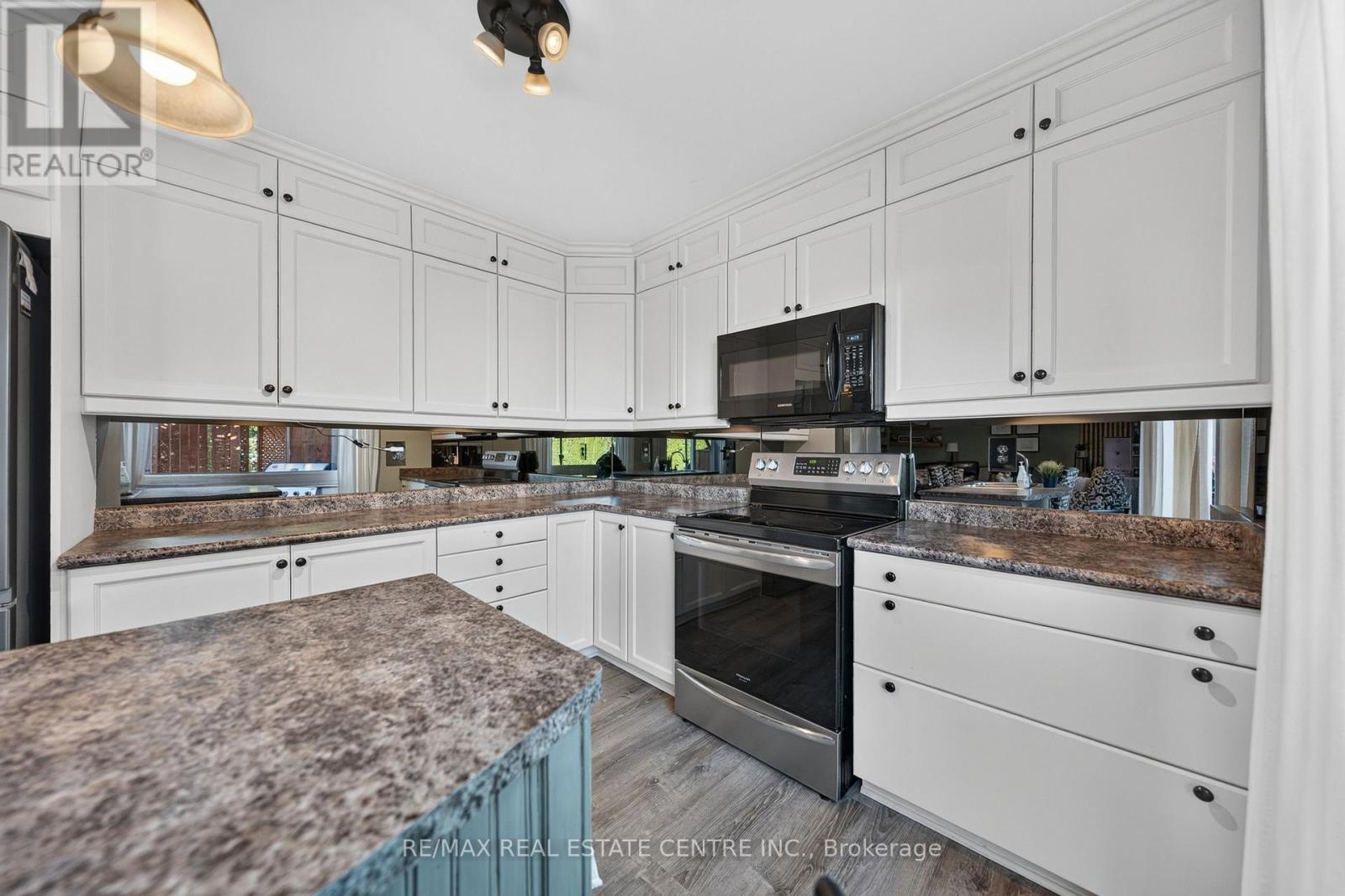 6 Mathews Court Property Photo 24