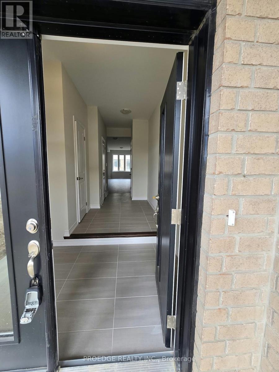 138 Periwinkle Crescent Property Photo 2