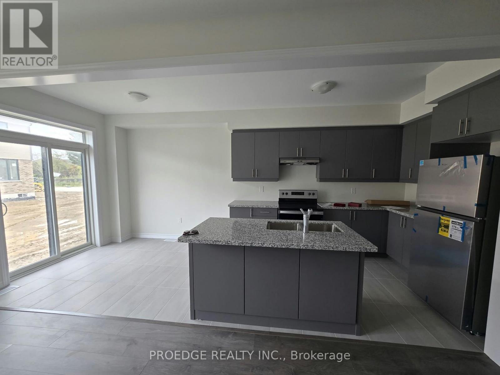 138 Periwinkle Crescent Property Photo 5