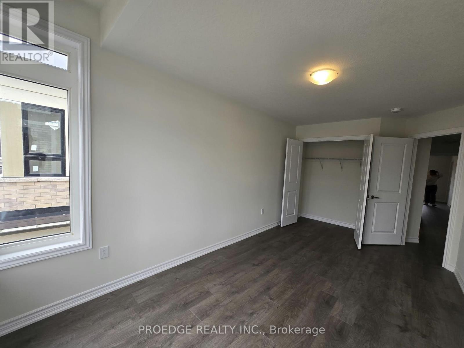 138 Periwinkle Crescent Property Photo 8