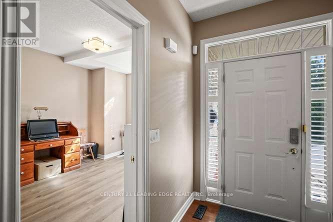 28 - 1574 Richmond Street Property Photo 4