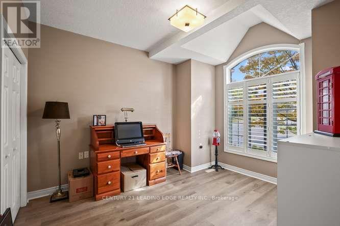 28 - 1574 Richmond Street Property Photo 5