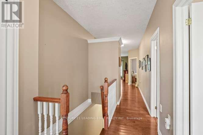 28 - 1574 Richmond Street Property Photo 9