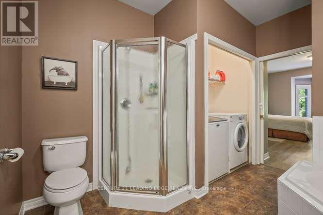 28 - 1574 Richmond Street Property Photo 12