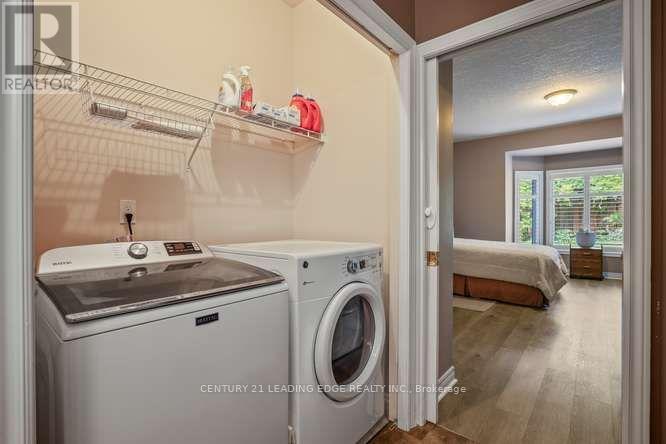 28 - 1574 Richmond Street Property Photo 13