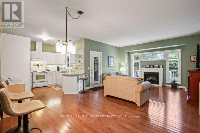 28 - 1574 Richmond Street Property Photo 18