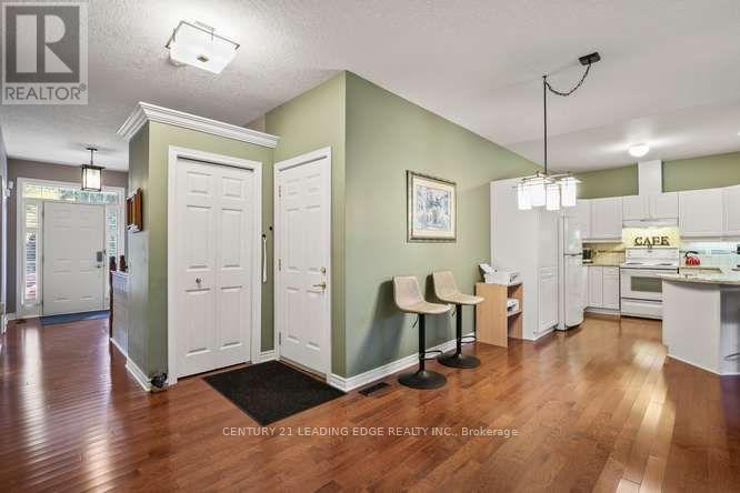 28 - 1574 Richmond Street Property Photo 19