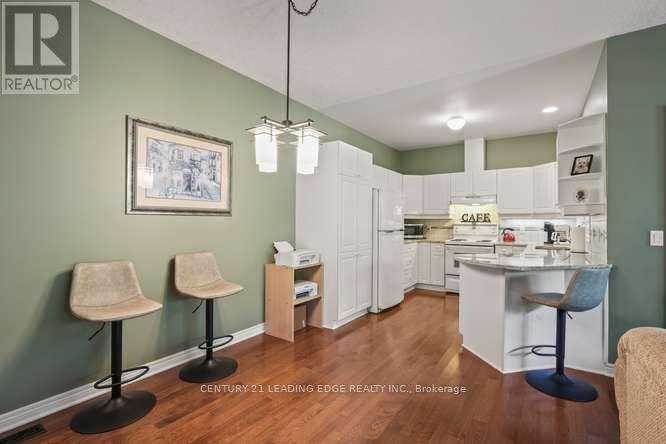 28 - 1574 Richmond Street Property Photo 20