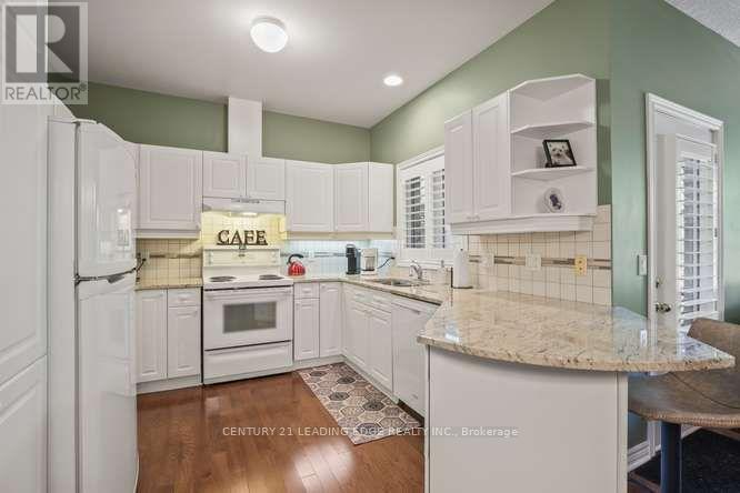 28 - 1574 Richmond Street Property Photo 22