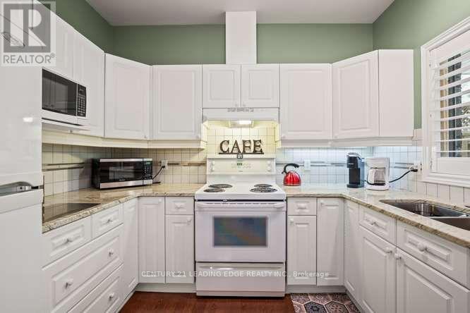 28 - 1574 Richmond Street Property Photo 24