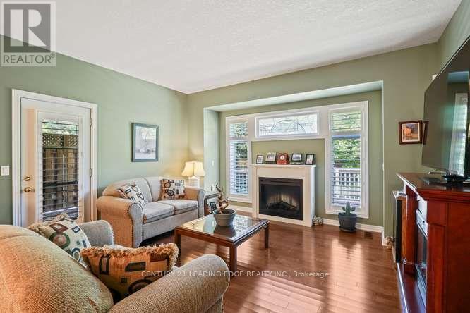 28 - 1574 Richmond Street Property Photo 26