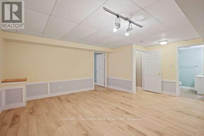 28 - 1574 Richmond Street Property Photo 32
