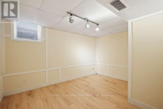 28 - 1574 Richmond Street Property Photo 35