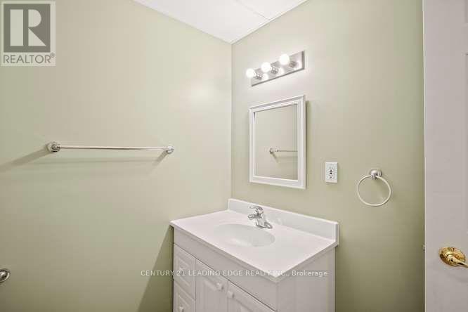 28 - 1574 Richmond Street Property Photo 40
