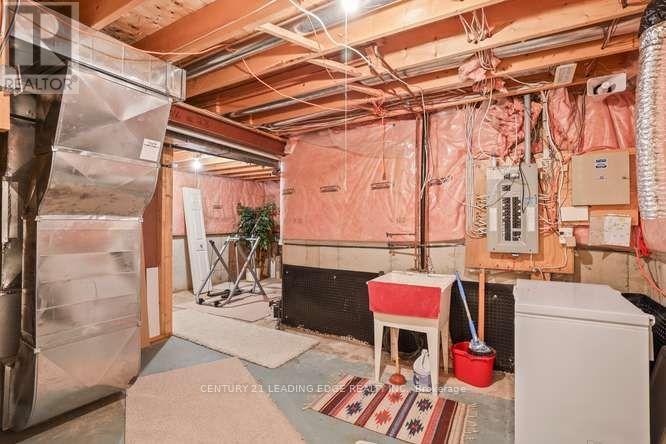 28 - 1574 Richmond Street Property Photo 43