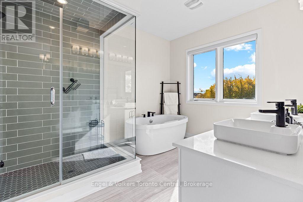 125 Stoneleigh Drive Property Photo 24