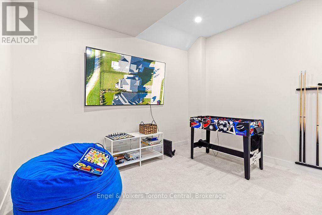 125 Stoneleigh Drive Property Photo 40