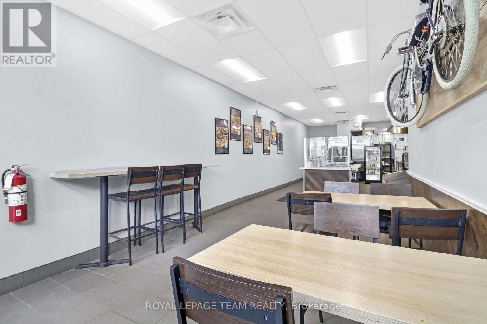 218 Laurier Avenue E Property Photo 3